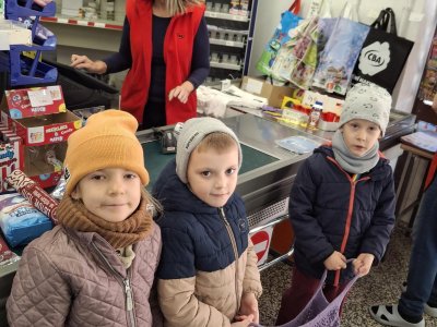 Pečení jablečného štrůdlu pro rodiče