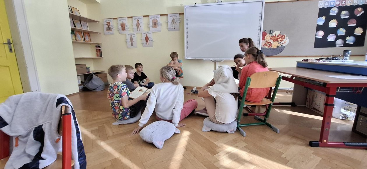 Průřez jedním dnem ve 4.B