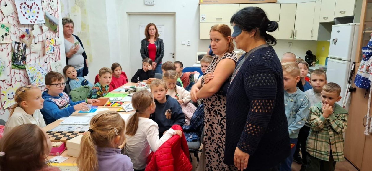 Tyflocentrum plné dětí ze 2.A