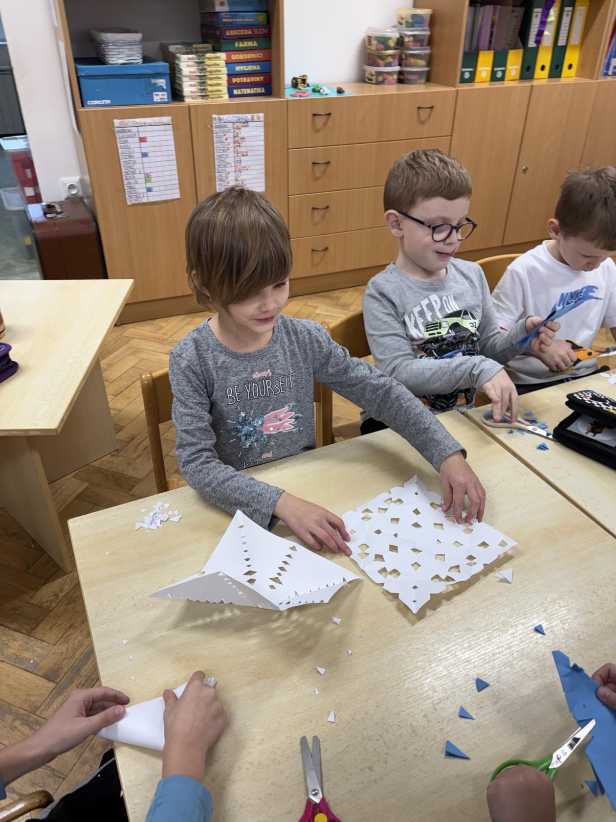 Tvoříme vločky z papíru