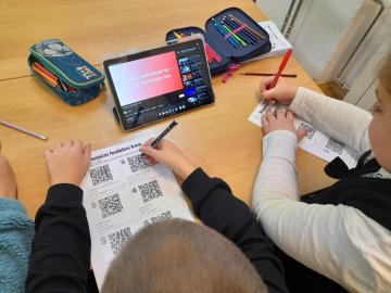 Co skrývají kódy, sítě, šifry... vánoční luštění