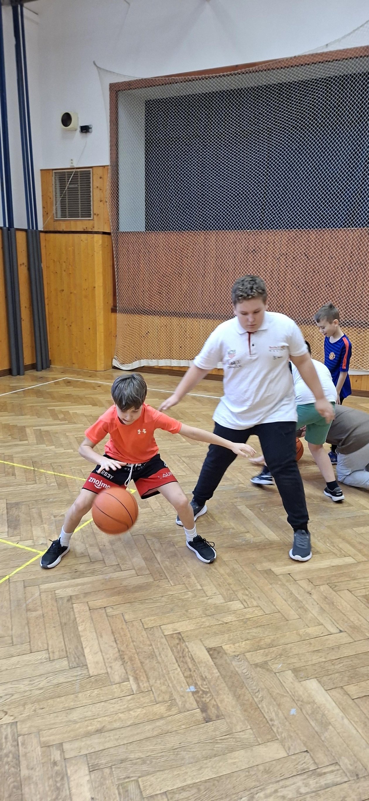 Učíme se základy basketbalu (Tv ve 4.A)