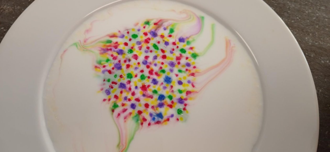 Barevná mléčná duha