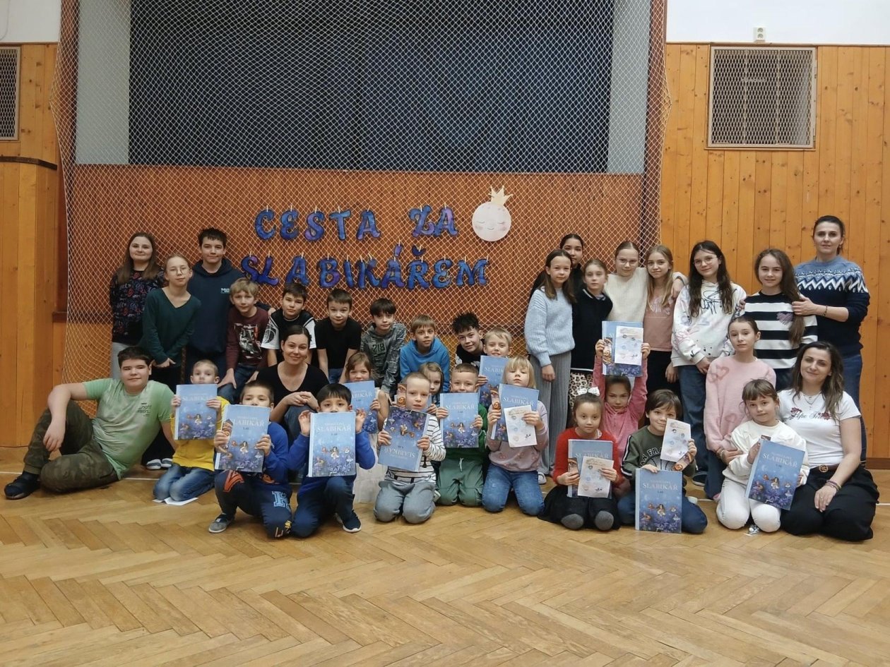 Cesta prvňáčků za slabikářem