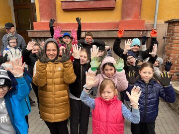 Jak jsme uklízeli "náš kousek Česka" (4.A)