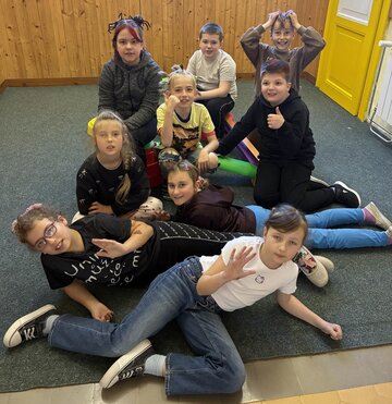 Den bláznivých účesů